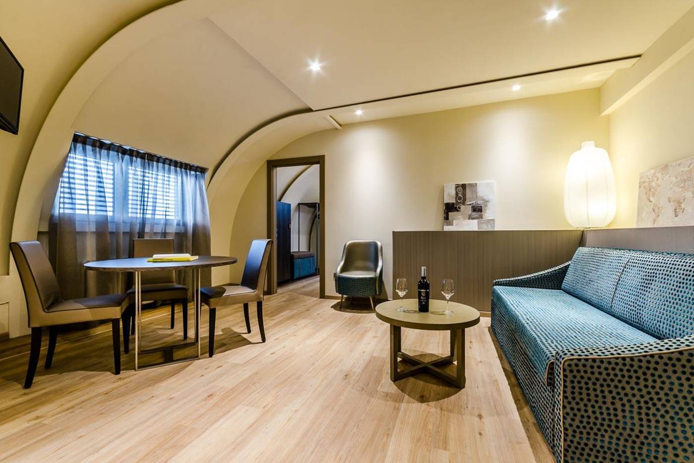 Smart-Hotel-Holiday-Room-6