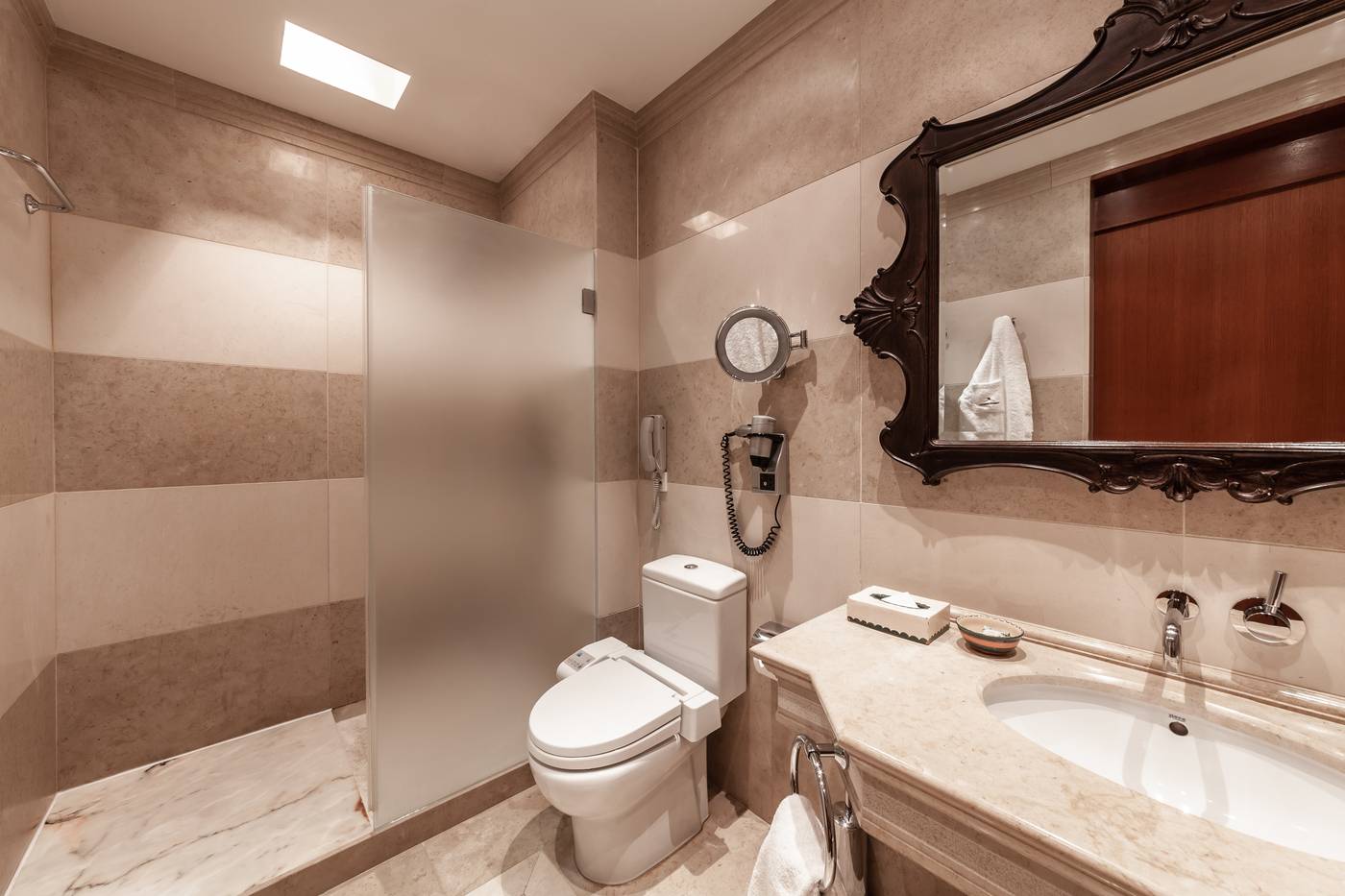 Convento-Do-Espinheiro--Historic-Hotel---Spa-Room-40