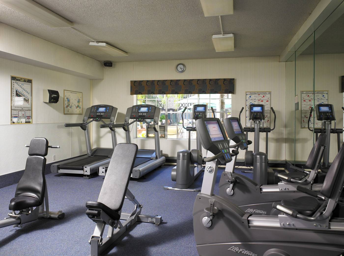 Anaheim-Majestic-Garden-Hotel-Sports-and-Entertainment-30