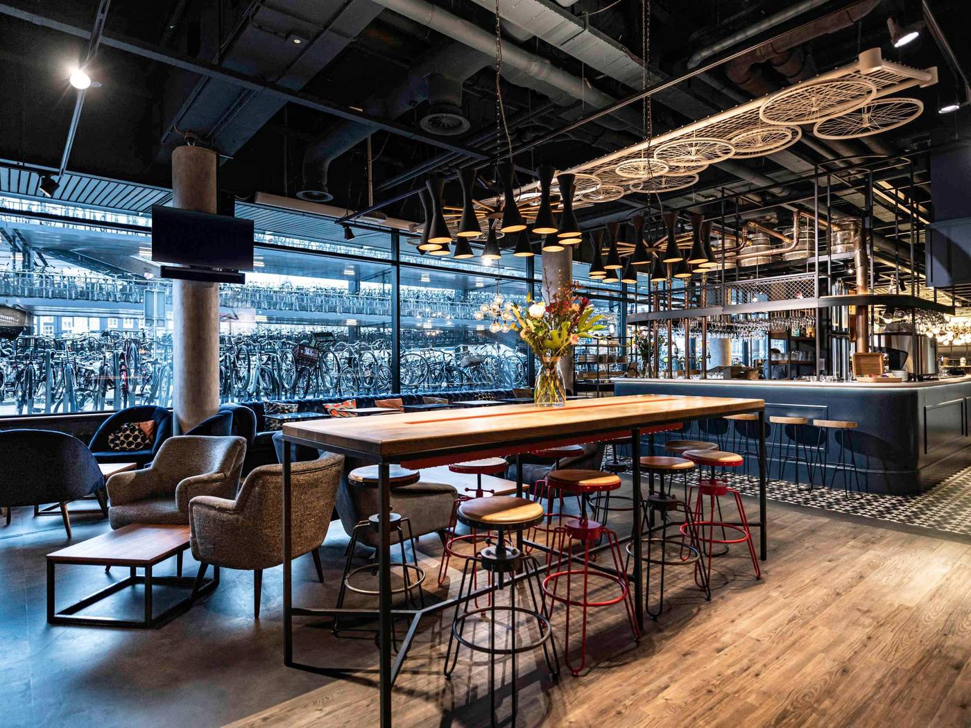 ibis-Amsterdam-Centre-Bar-18