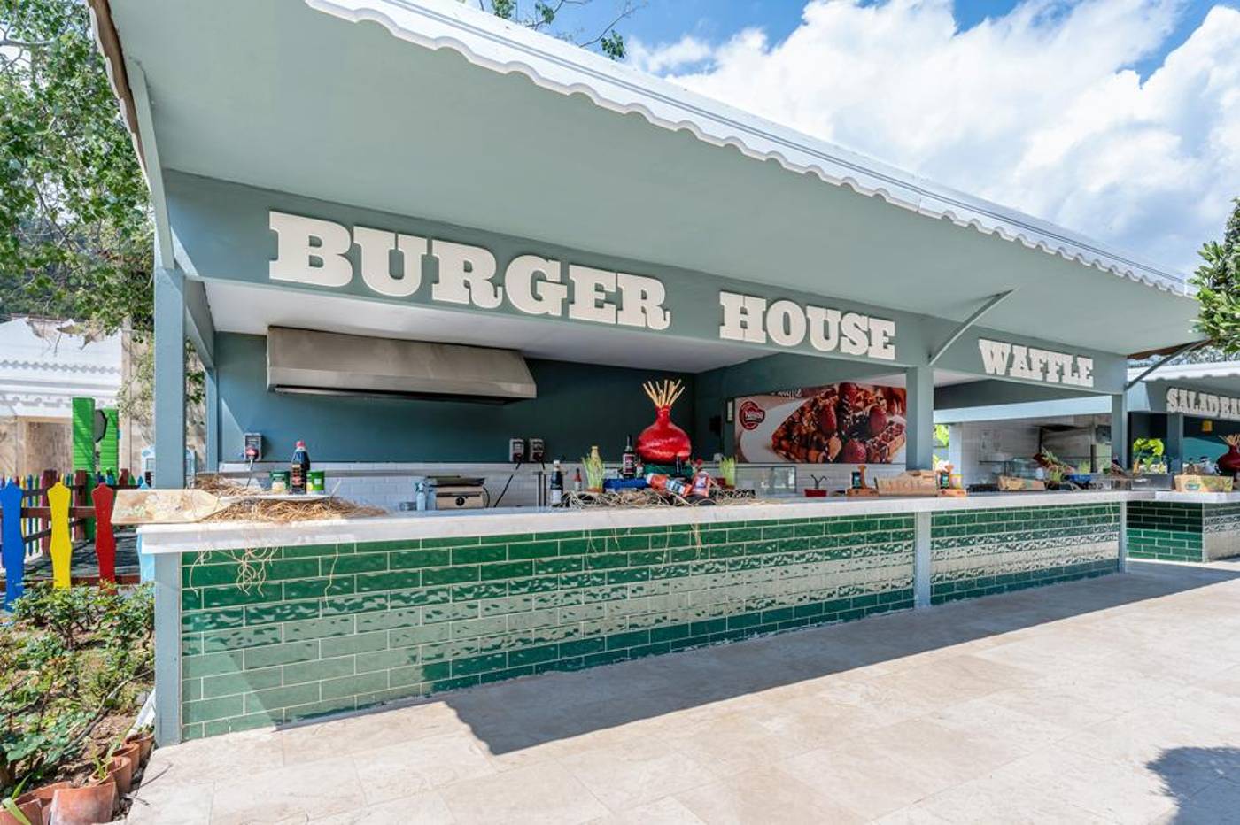 21.10.2025 dosinia_luxury_resort_street_food_area_1