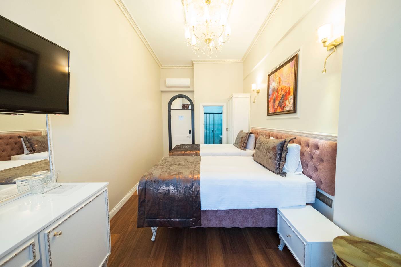 Solomon-s-Mansion-Hotel-Room-7