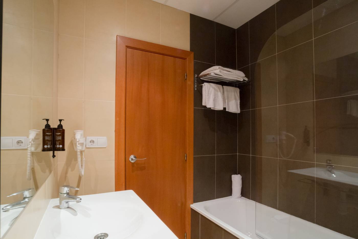 Ohtels-San-Salvador-Room-35