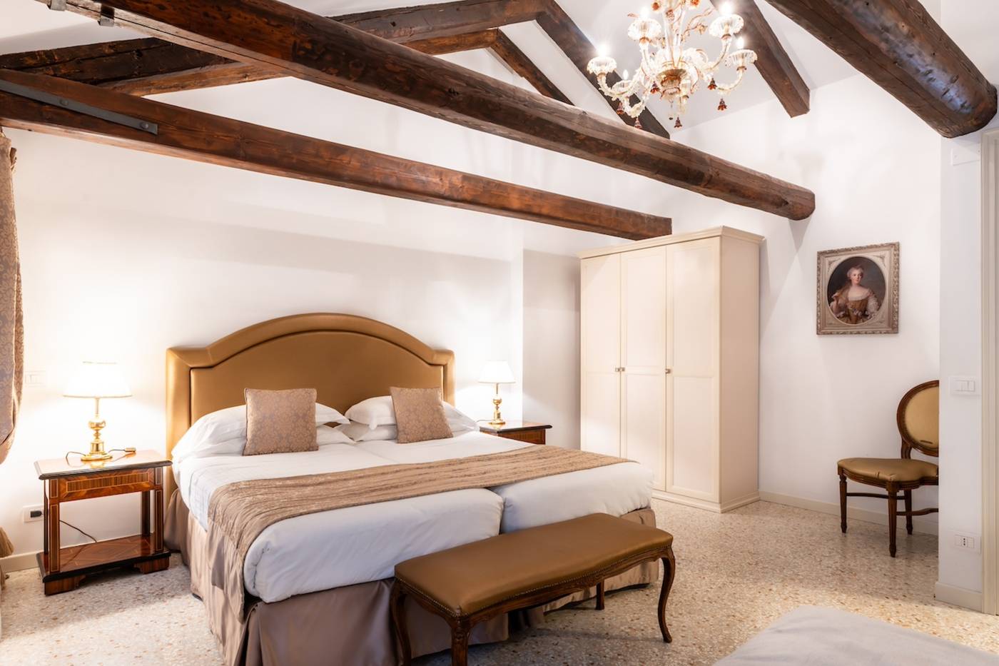 San-Teodoro-Palace----Luxury-Apartments-Room-15