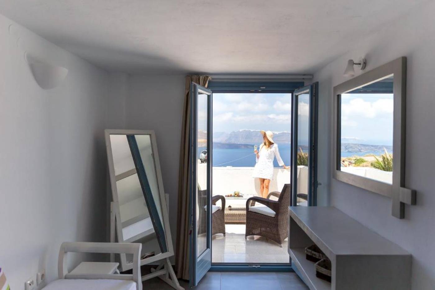 Caldera Romantica-Greece-AKROTIRI-Room-6