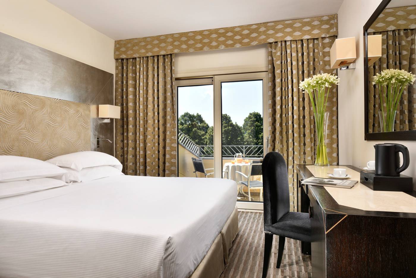 Grand-hotel-Mediterraneo-Room-28