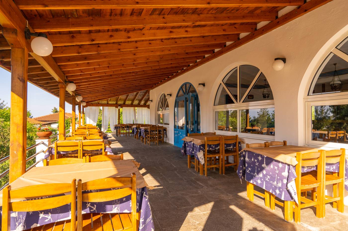 Theo-Bungalows-Restaurant-37