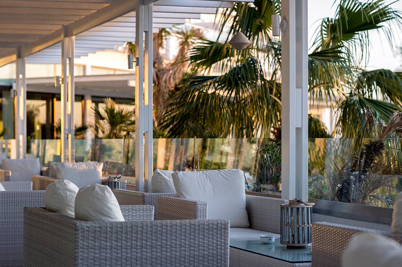 Grecian-Sands-Hotel-Bar-10