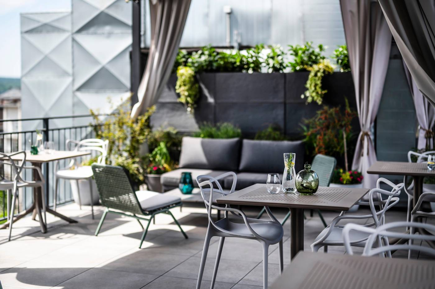 Hotel-Indigo-Krakow-Old-Town-Lobby-59