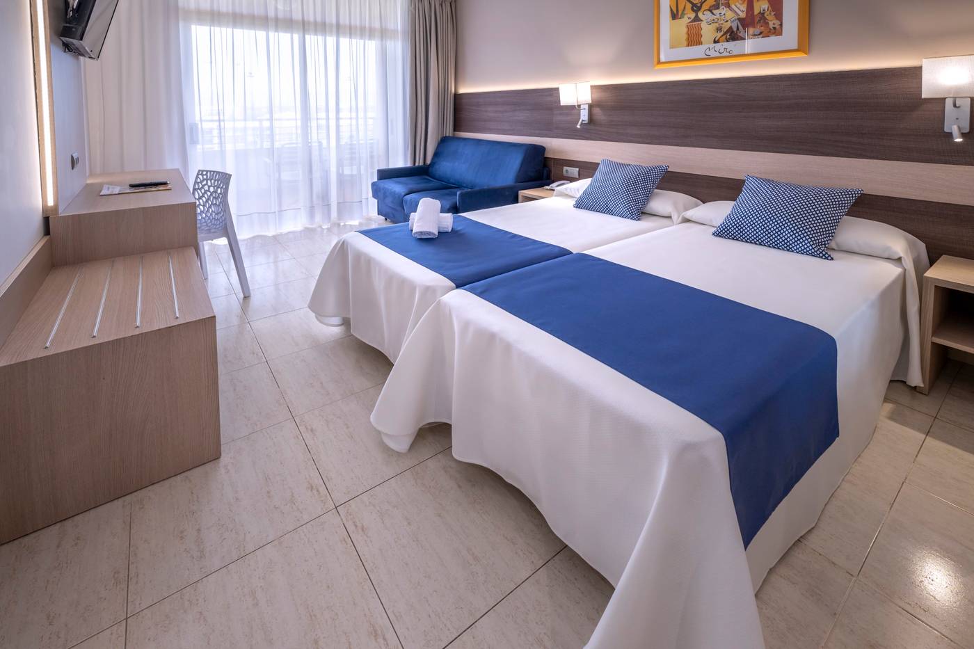 4R-Gran-Regina-Hotel-Room-15