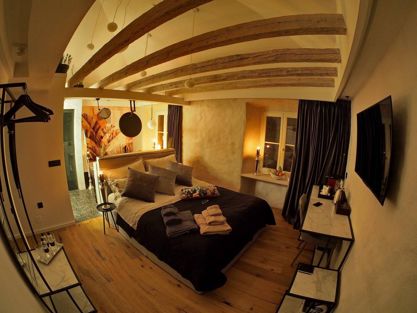 La-Vita-e-Bella-IV-Room-9