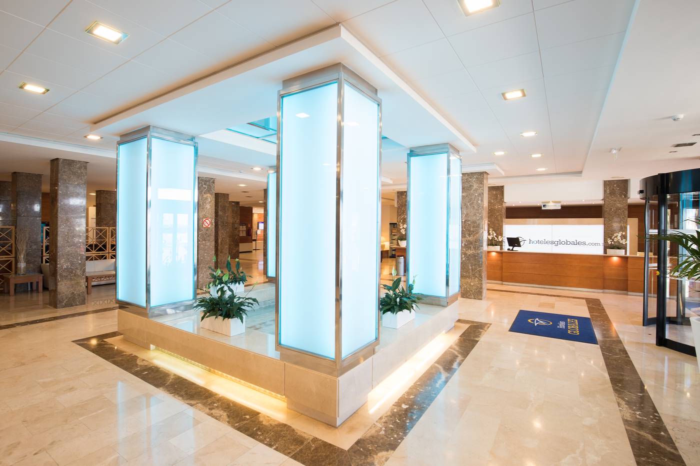 Hoteles-Globales-Club-Almirante-Farragut-Lobby-29