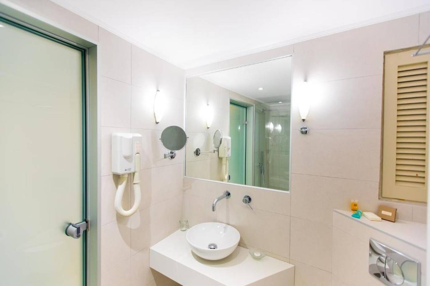 Anita-Beach-Room-26