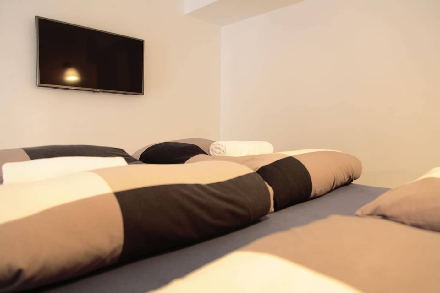 Maverick-Apartments---Vintage-Doubles-Room-40