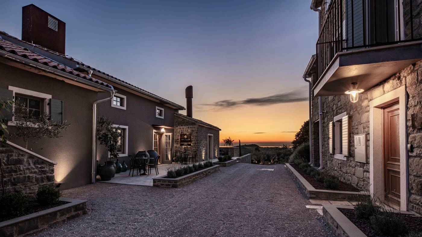 San-Canzian-Hotel-and-Residences-Lobby-12