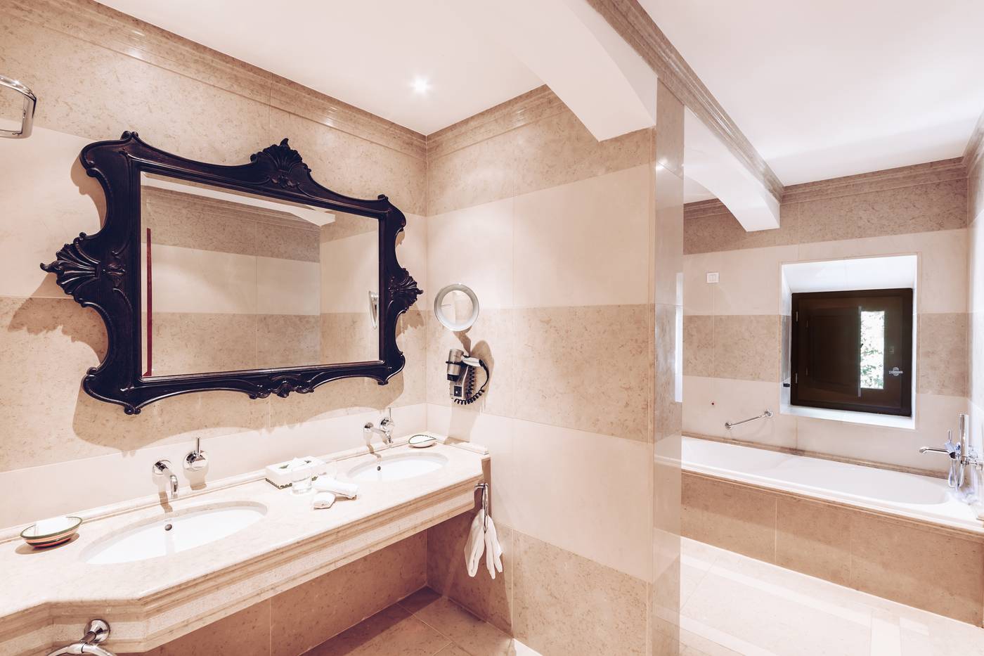 Convento-Do-Espinheiro--Historic-Hotel---Spa-Room-42