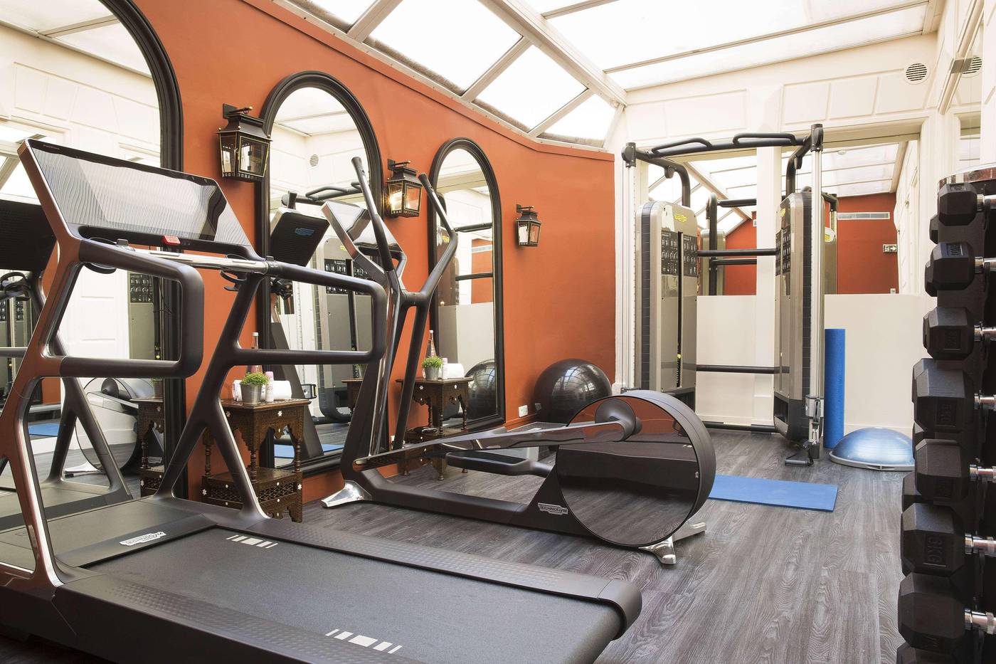 Hotel-Le-Belmont-Paris-Sports-and-Entertainment-34