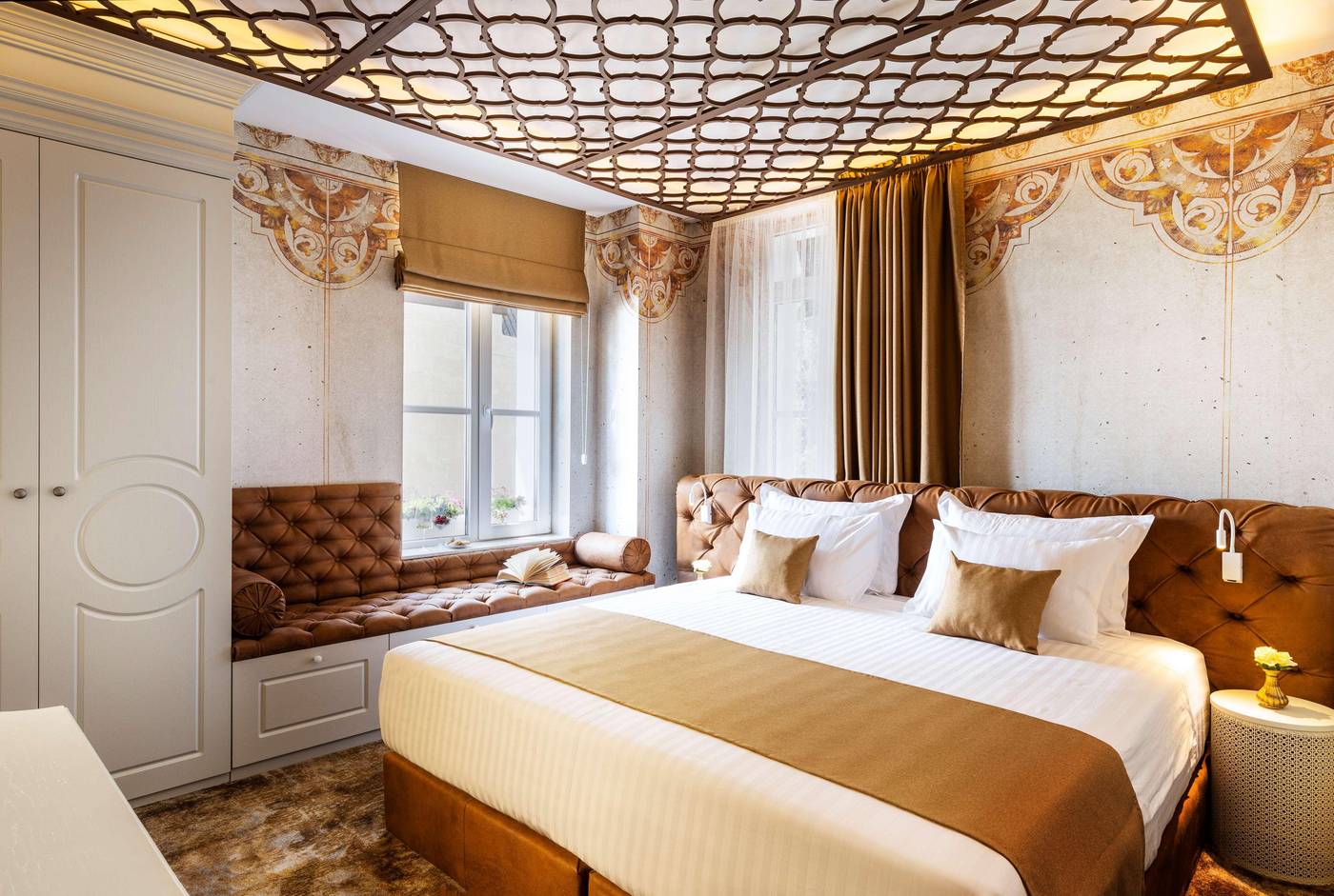 Gallery-37--BW-Premier-Collection-Room-5