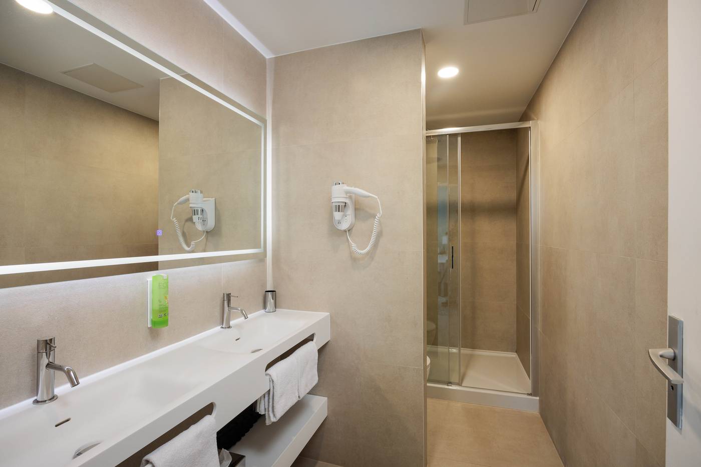 Hotel-Byakko-Nice-Centre-Room-43