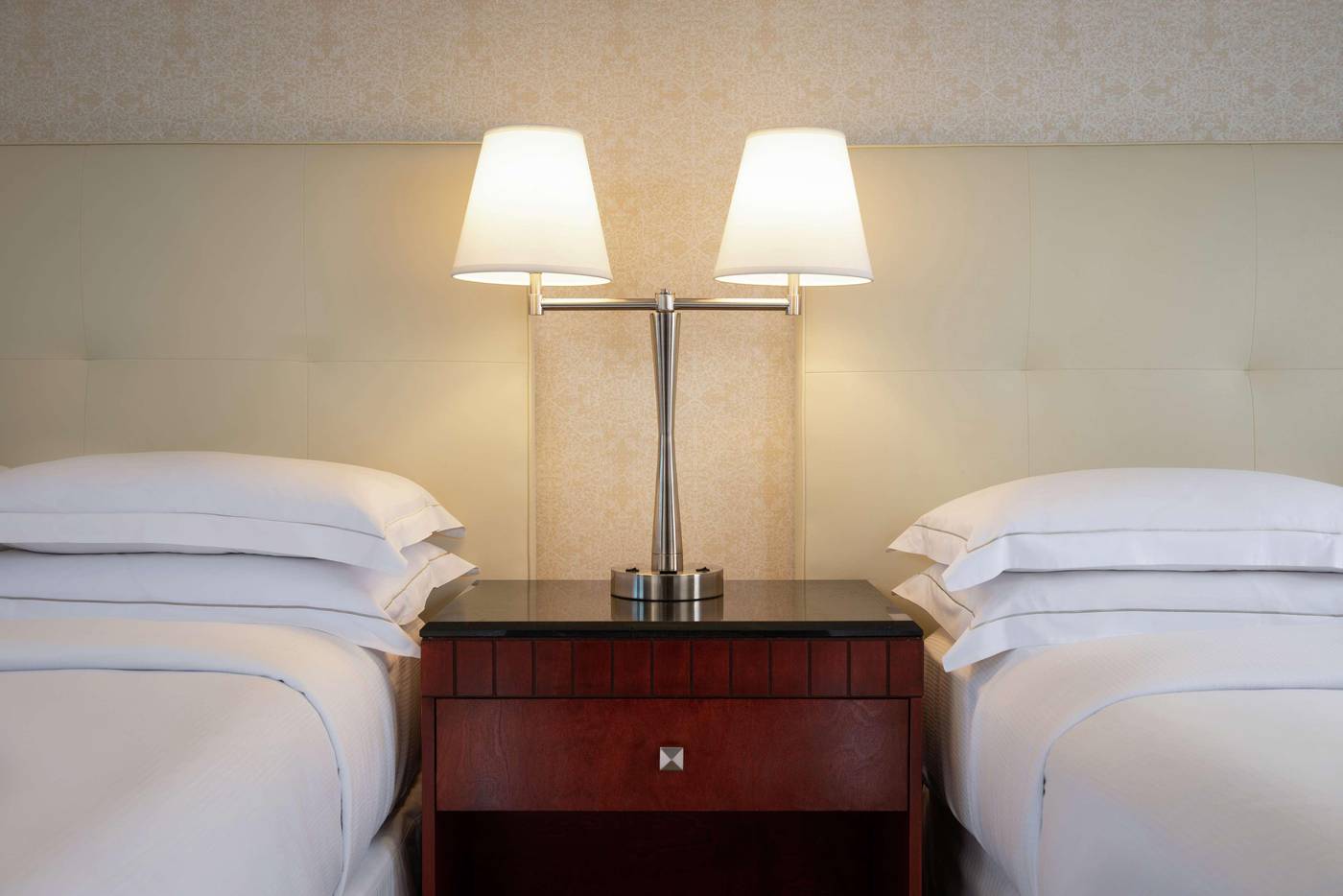 Hilton-Los-Angeles-Universal-City-Room-27