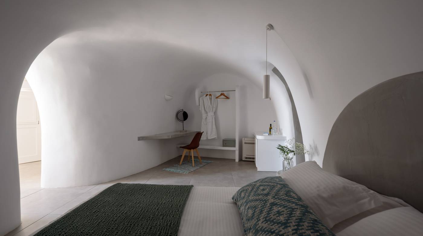 Panorama-Santorini-Boutique-Hotel-Room-16
