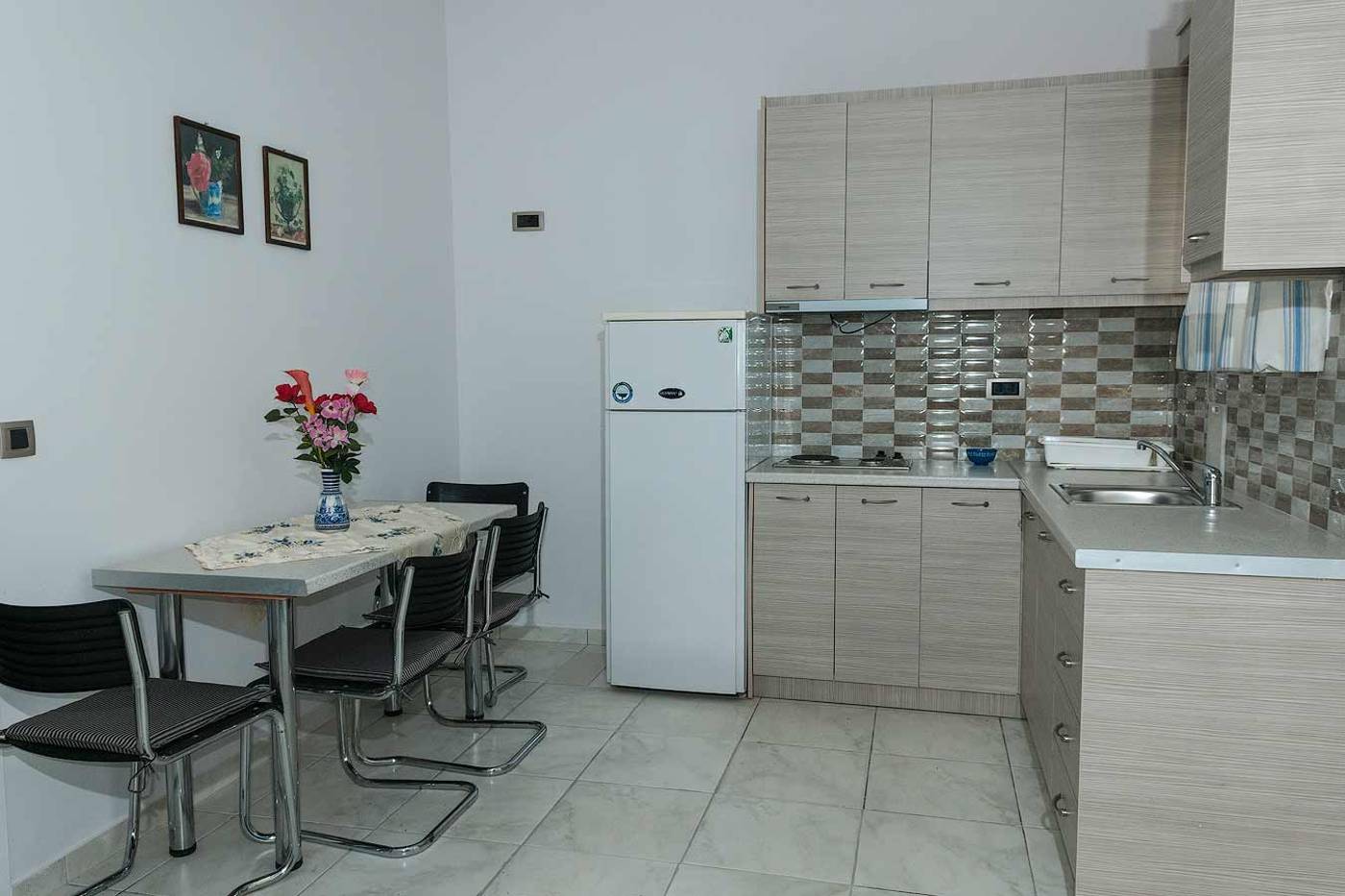 Tom-and-John-s-Apartments-Room-18