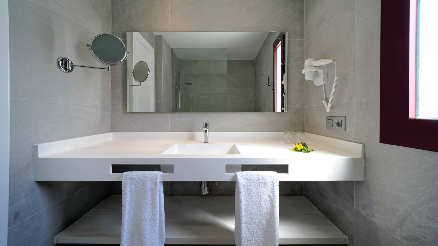 Broncemar-Beach-Room-46