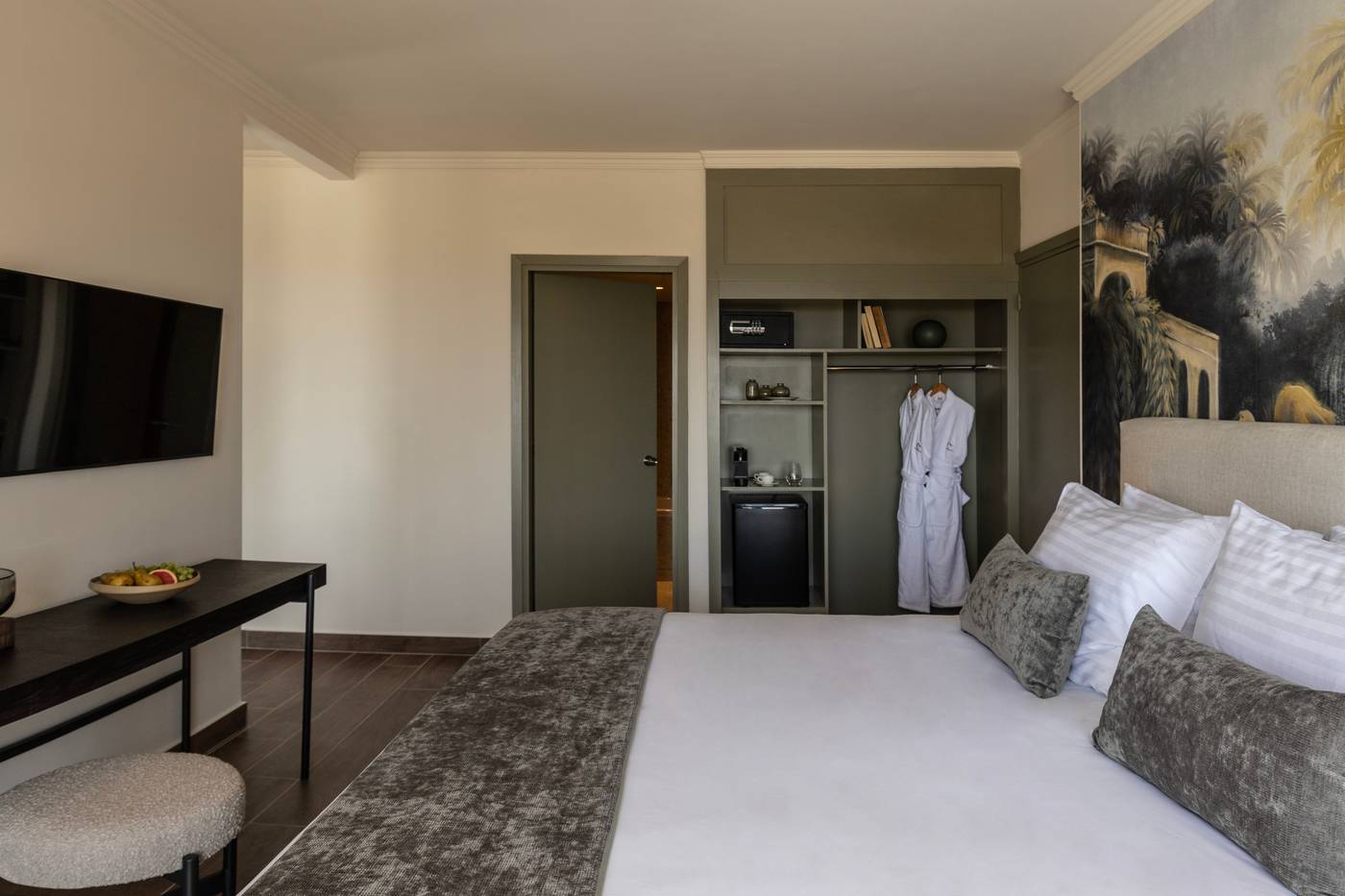 Cali-Resort---Spa-by-Louis-Hotels-Room-24