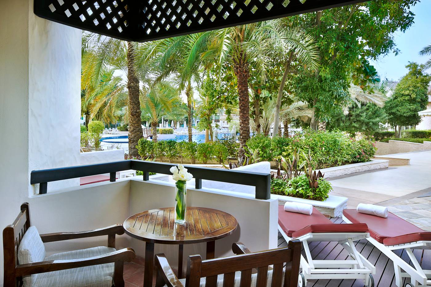 Habtoor-Grand-Resort--Autograph-Collection-Terrace-12