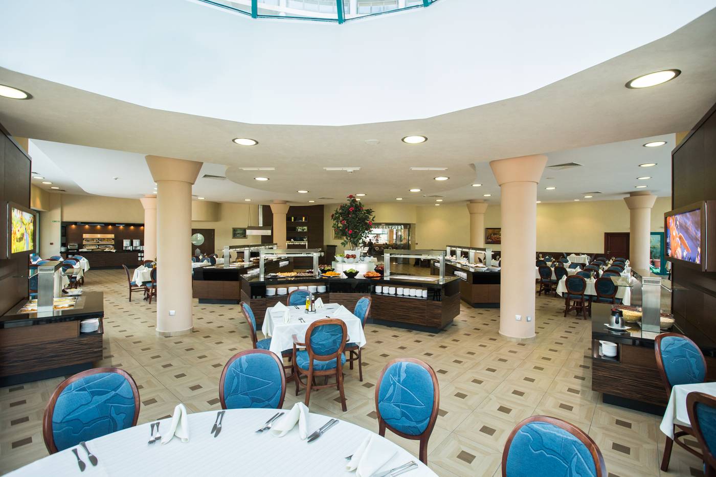 Marina-Grand-Beach-Restaurant-12