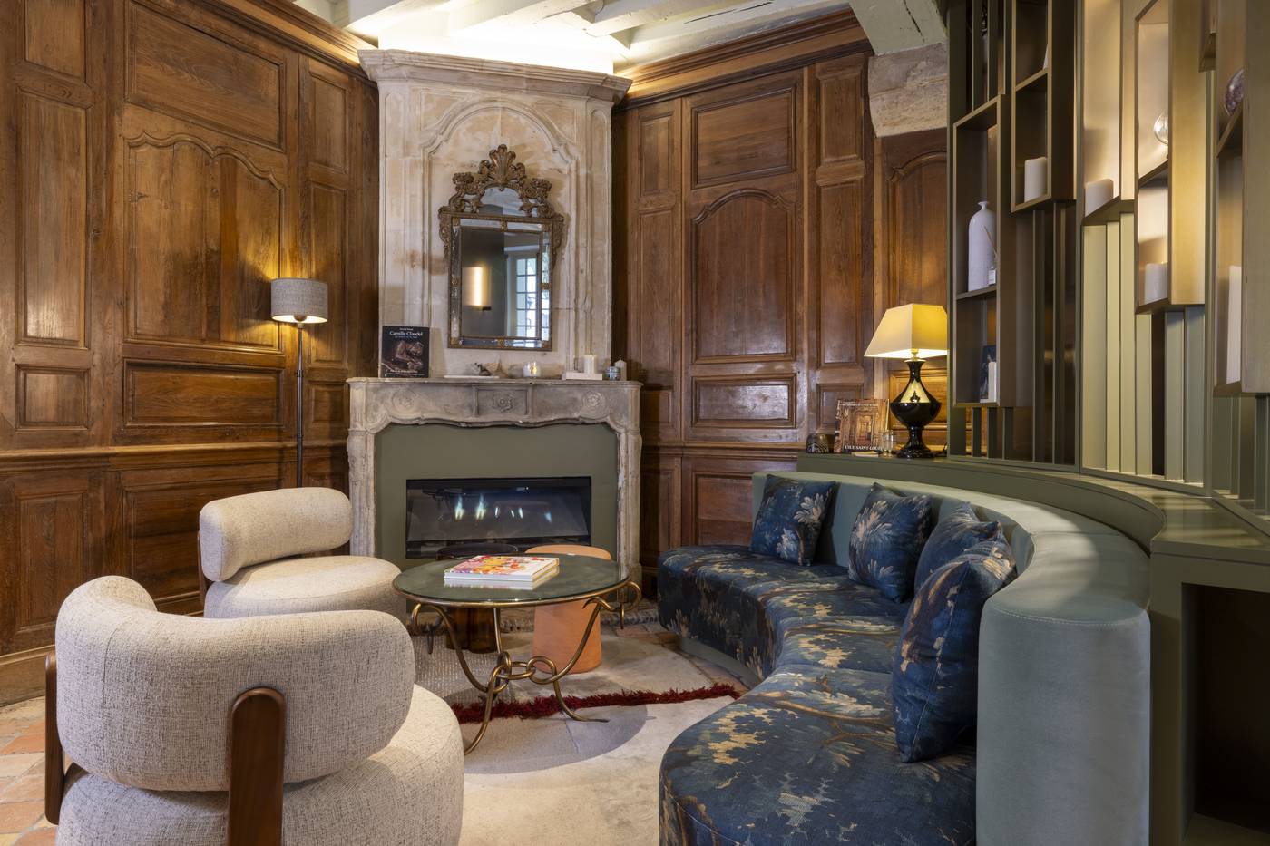 Hotel-L-de-Lutece-Lobby-5