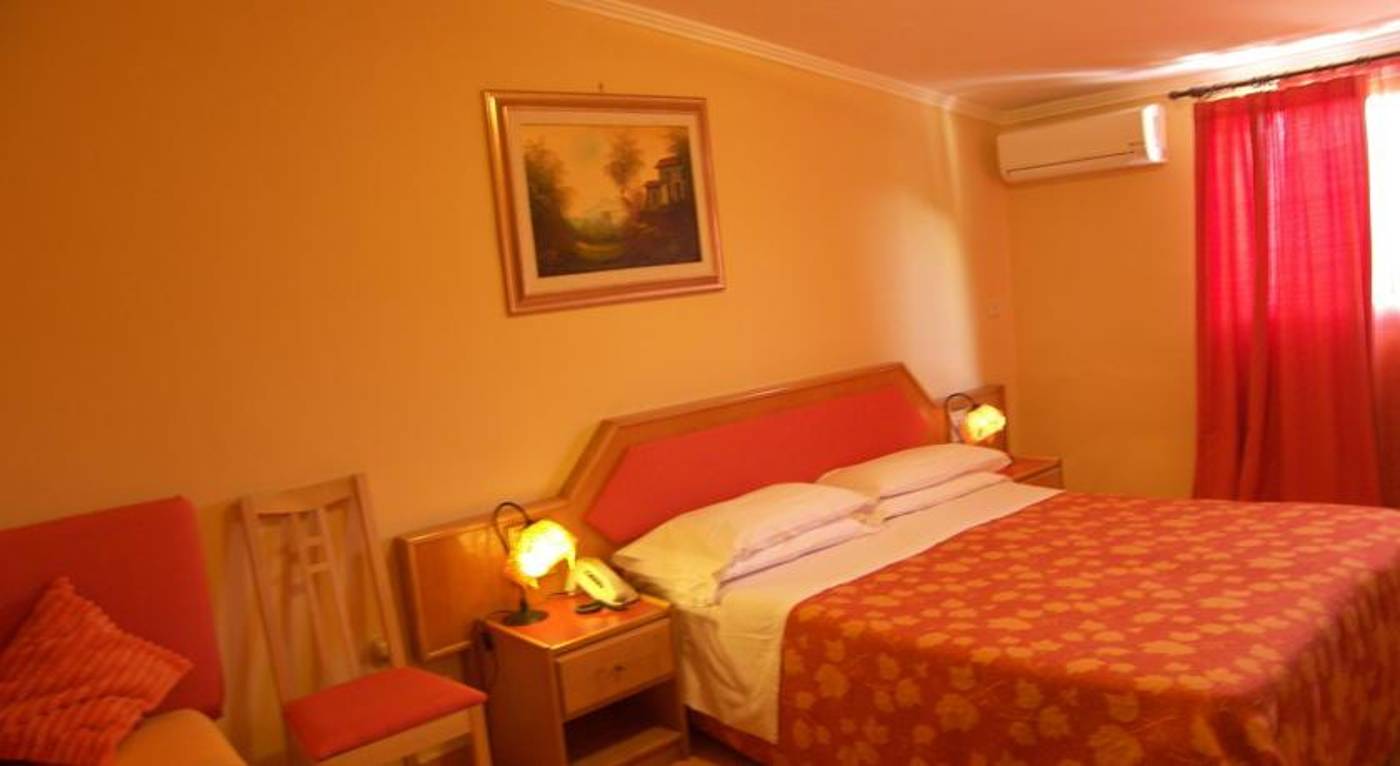 Villa-Fiorita-Room-27