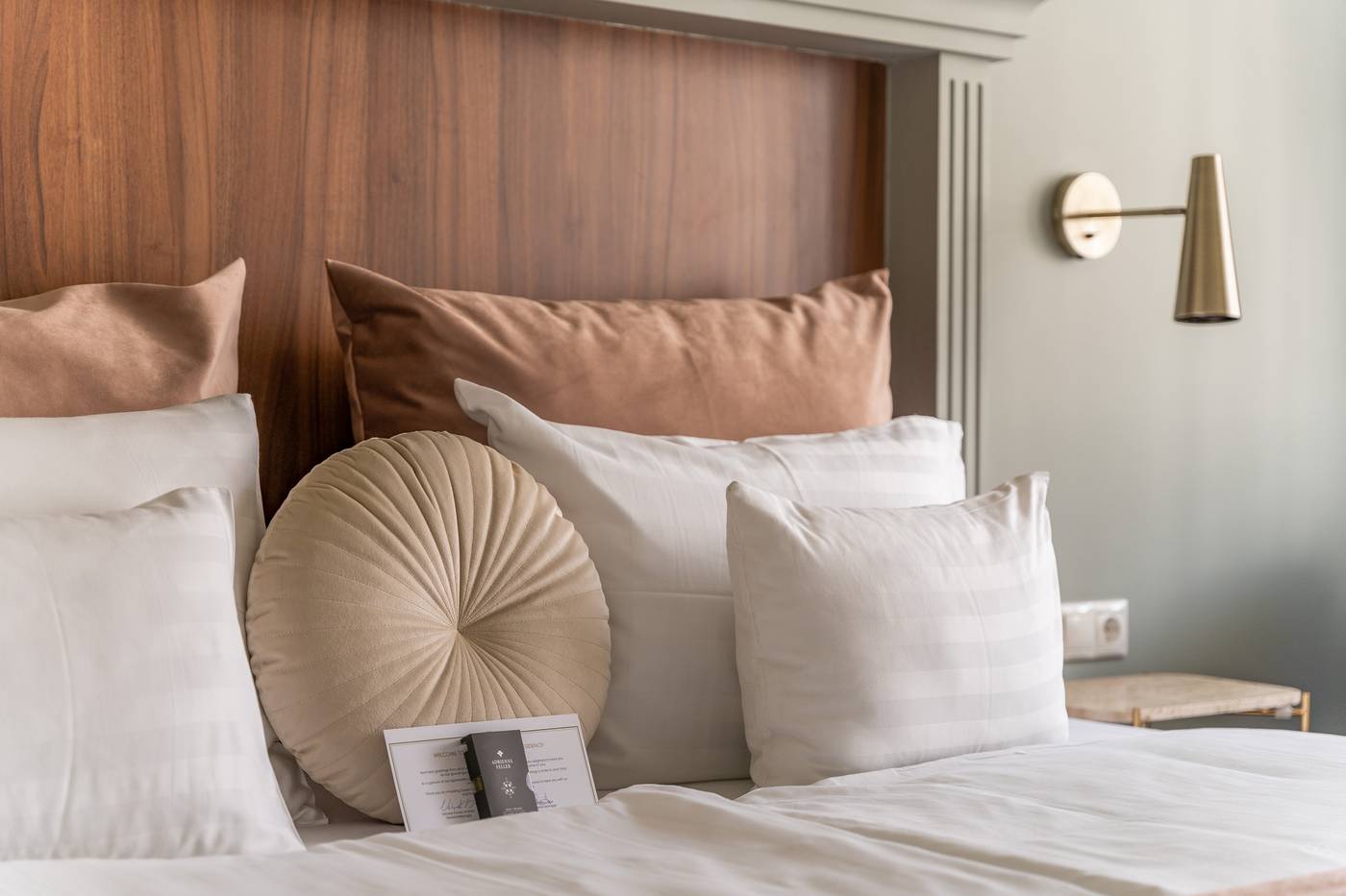 Queen-s-Court-Hotel-and-Residence-Room-45