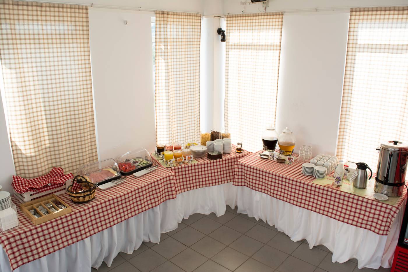 Bouradanis-Restaurant-48