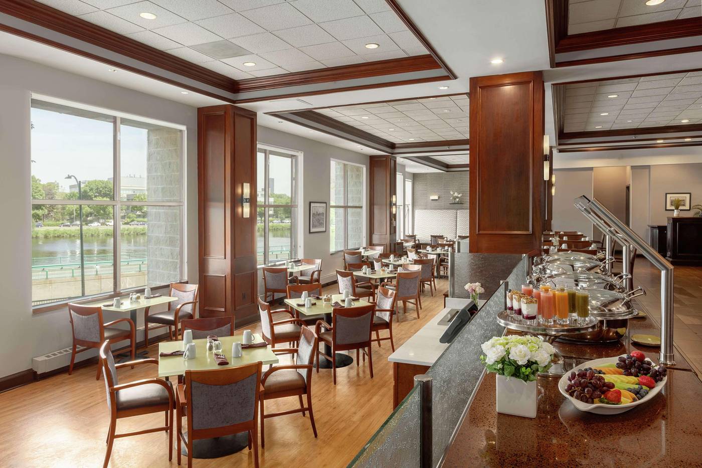 DoubleTree-Suites-by-Hilton-Hotel-Boston-Cambridge-Restaurant-35