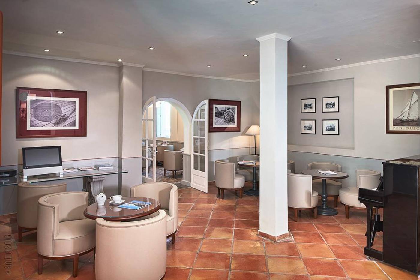 La-Bastide-Du-Port-Lobby-13