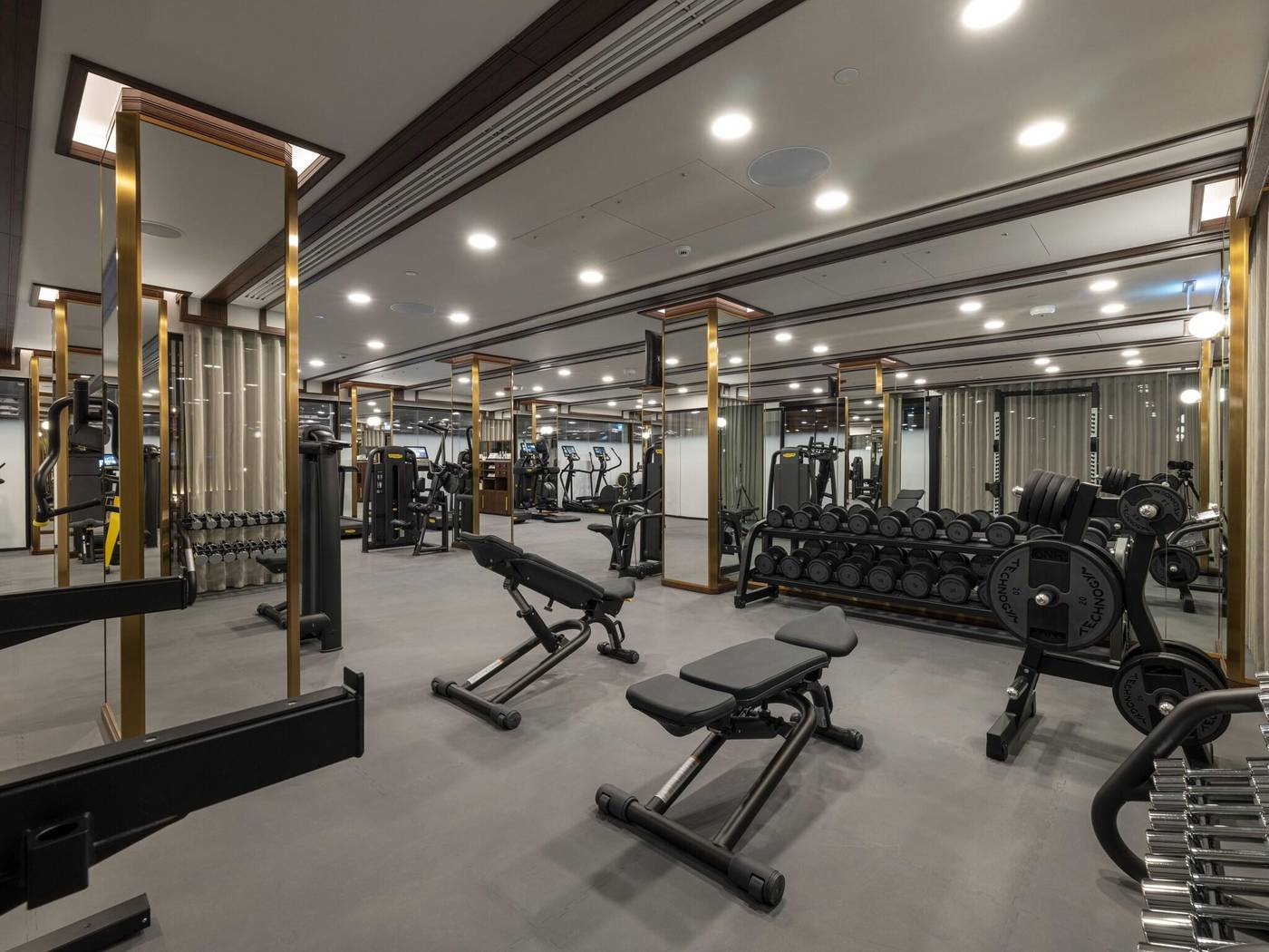 The-Peninsula-Istanbul-Pool-78