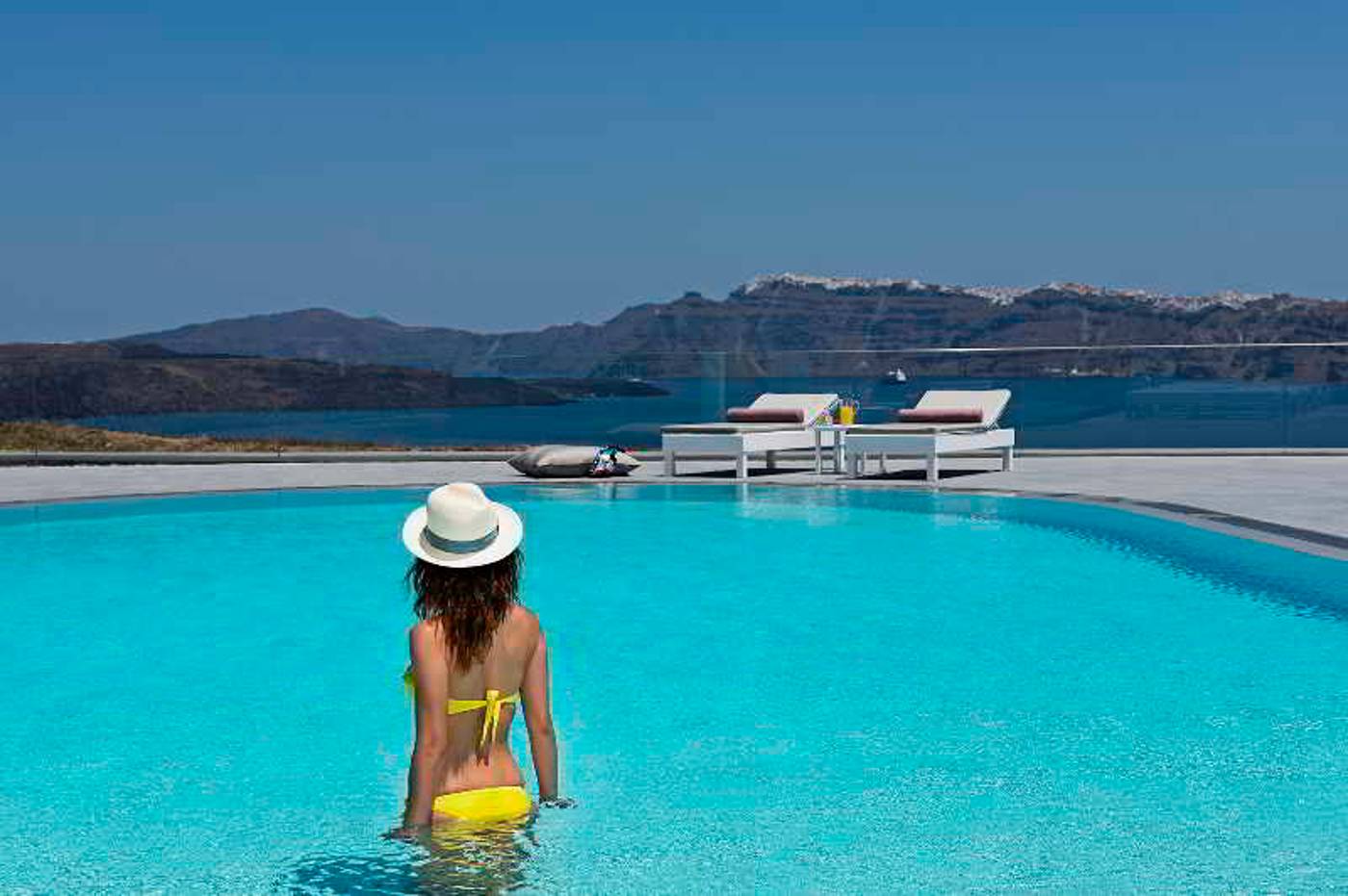 Acroterra-Rosa-Luxury-Suites-Pool-56