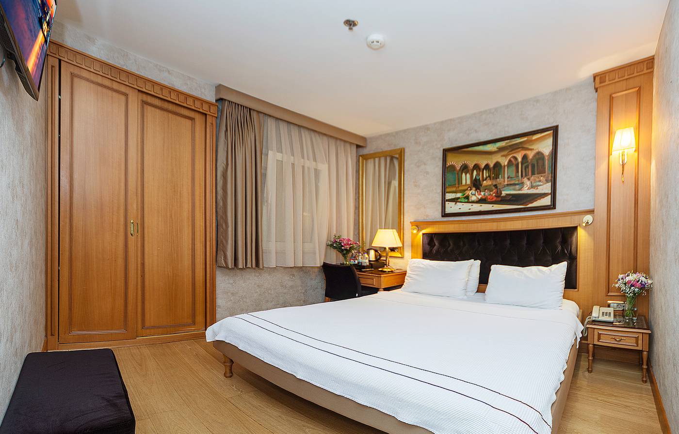 Aprilis-Hotel-Room-3
