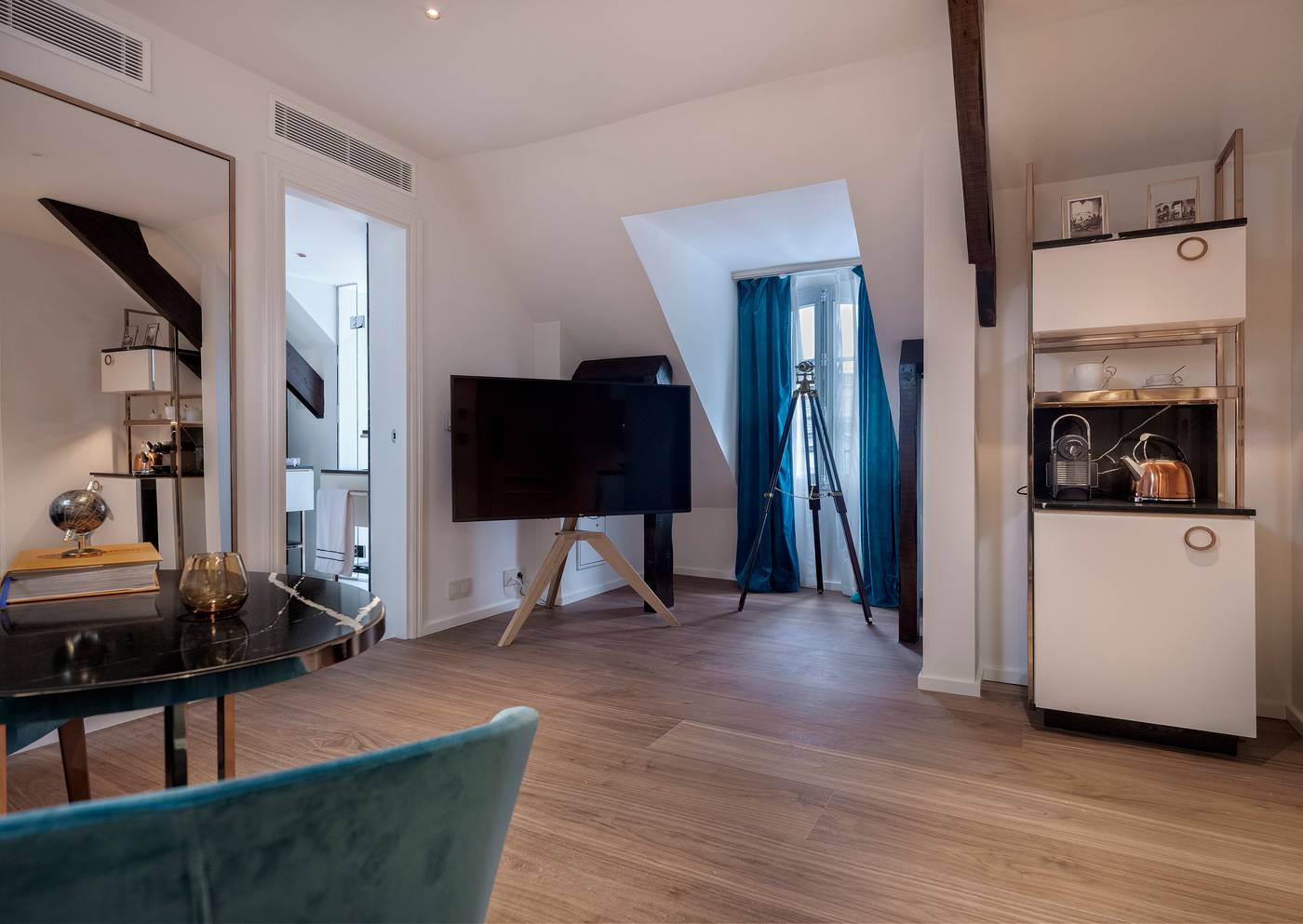 Melia-Paris-Notre-Dame-Room-42