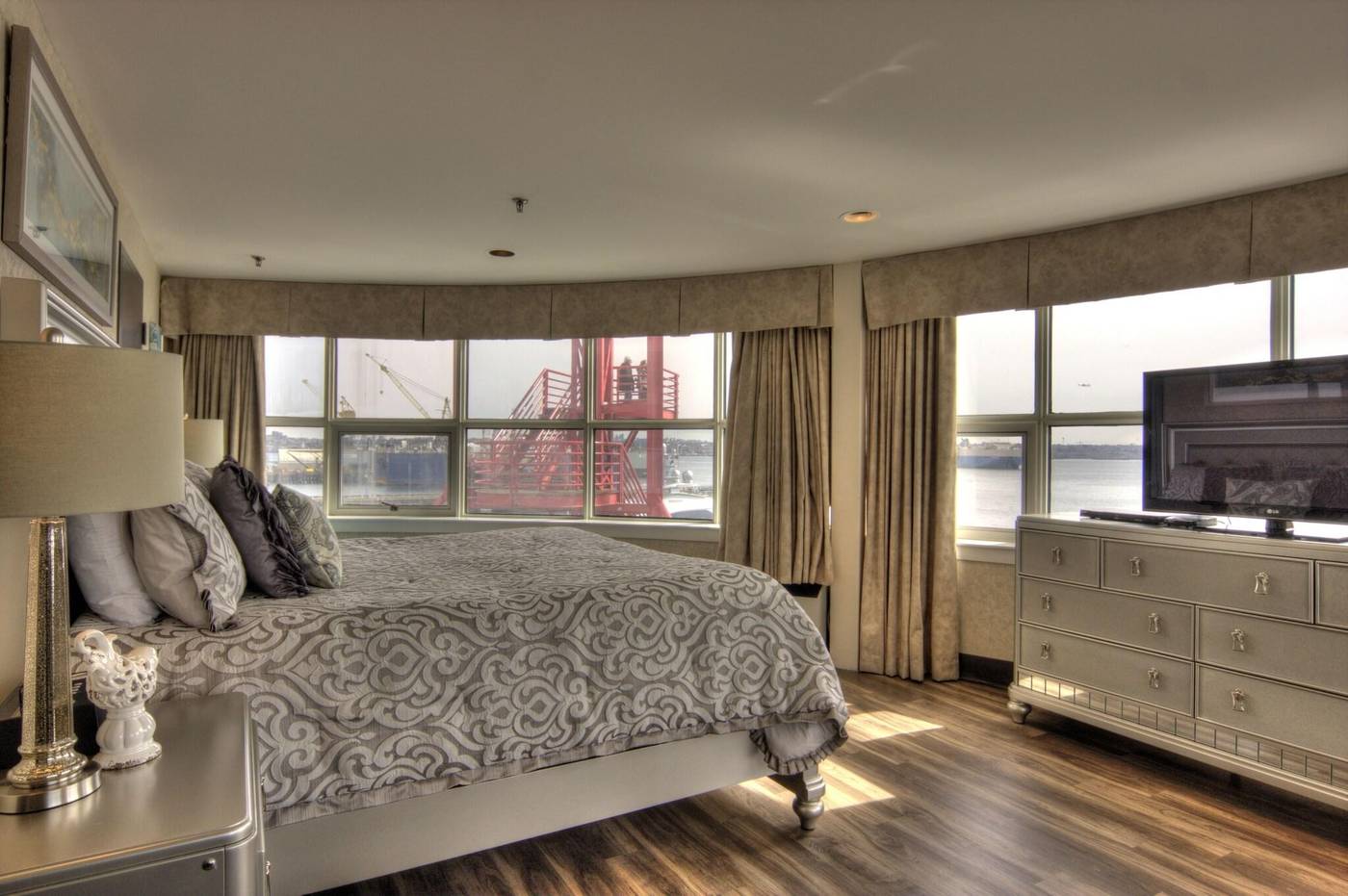 The-Lonsdale-Quay-Room-22