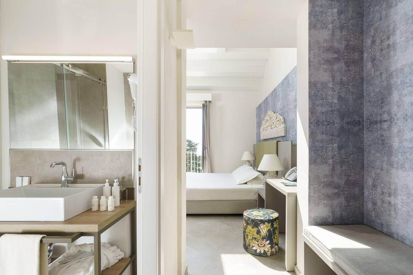 Luna-del-Raccolto--Green-Country-Hotel-Room-24