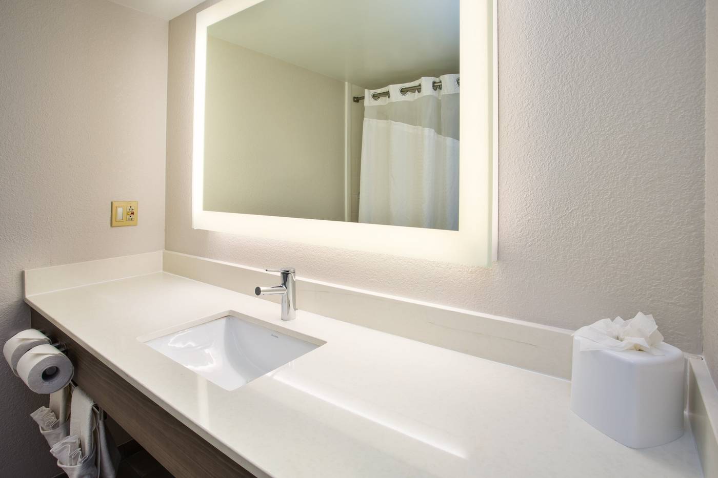 Holiday Inn Express Nashville Airport-United States-NASHVILLE-Room-10