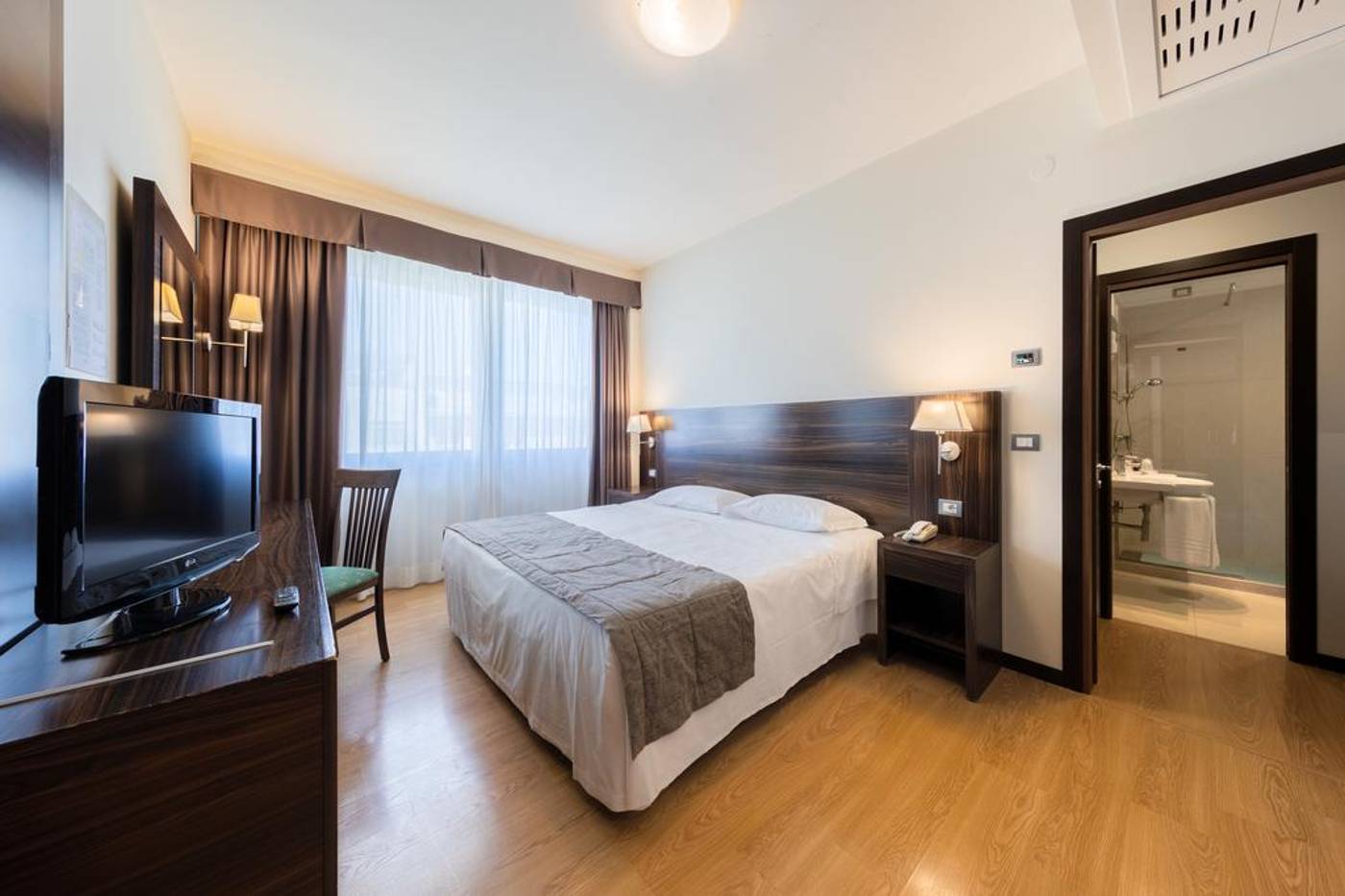 Hotel-Delfino-Room-7