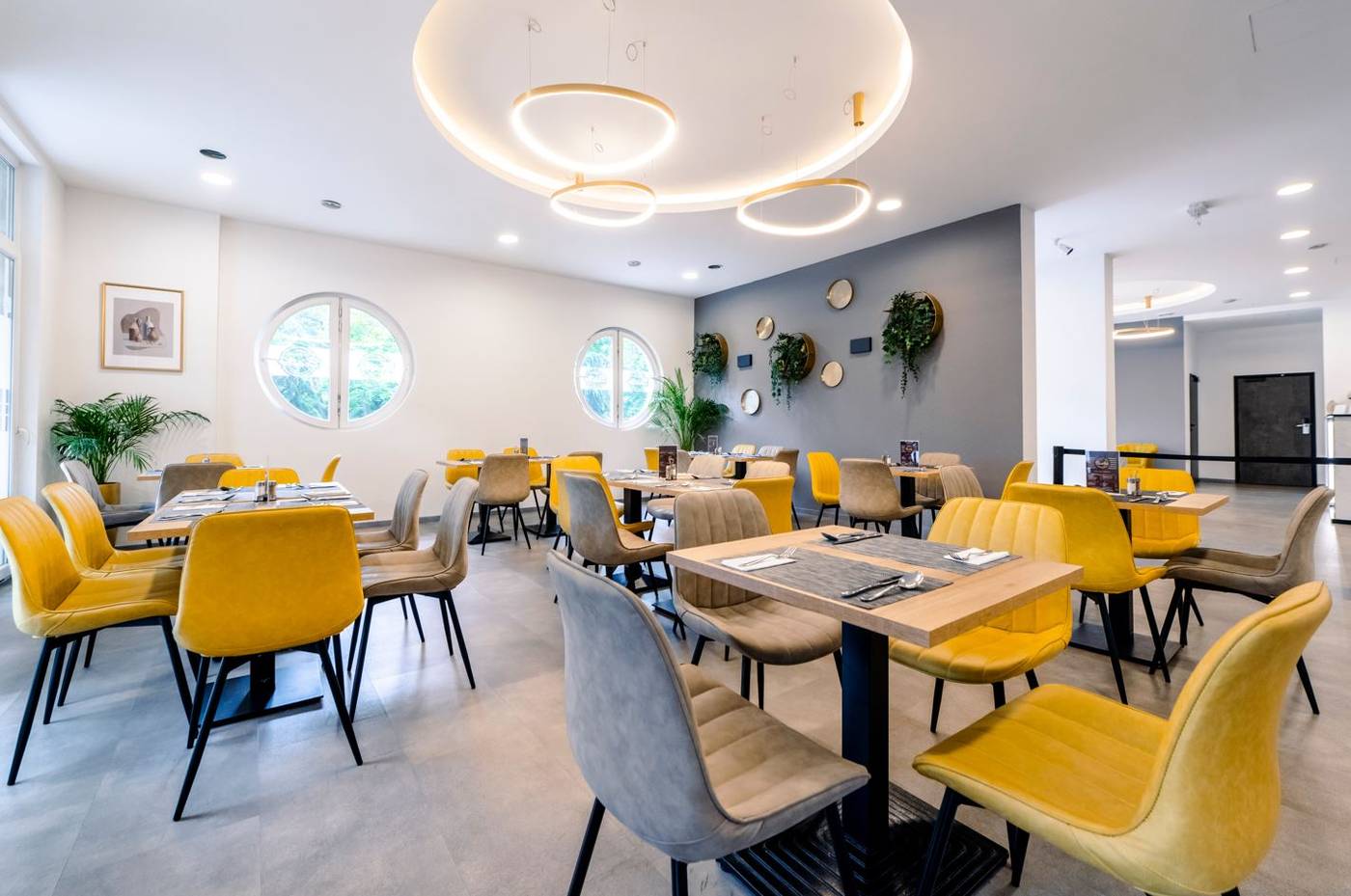 Premium-Apartment-House-Restaurant-11