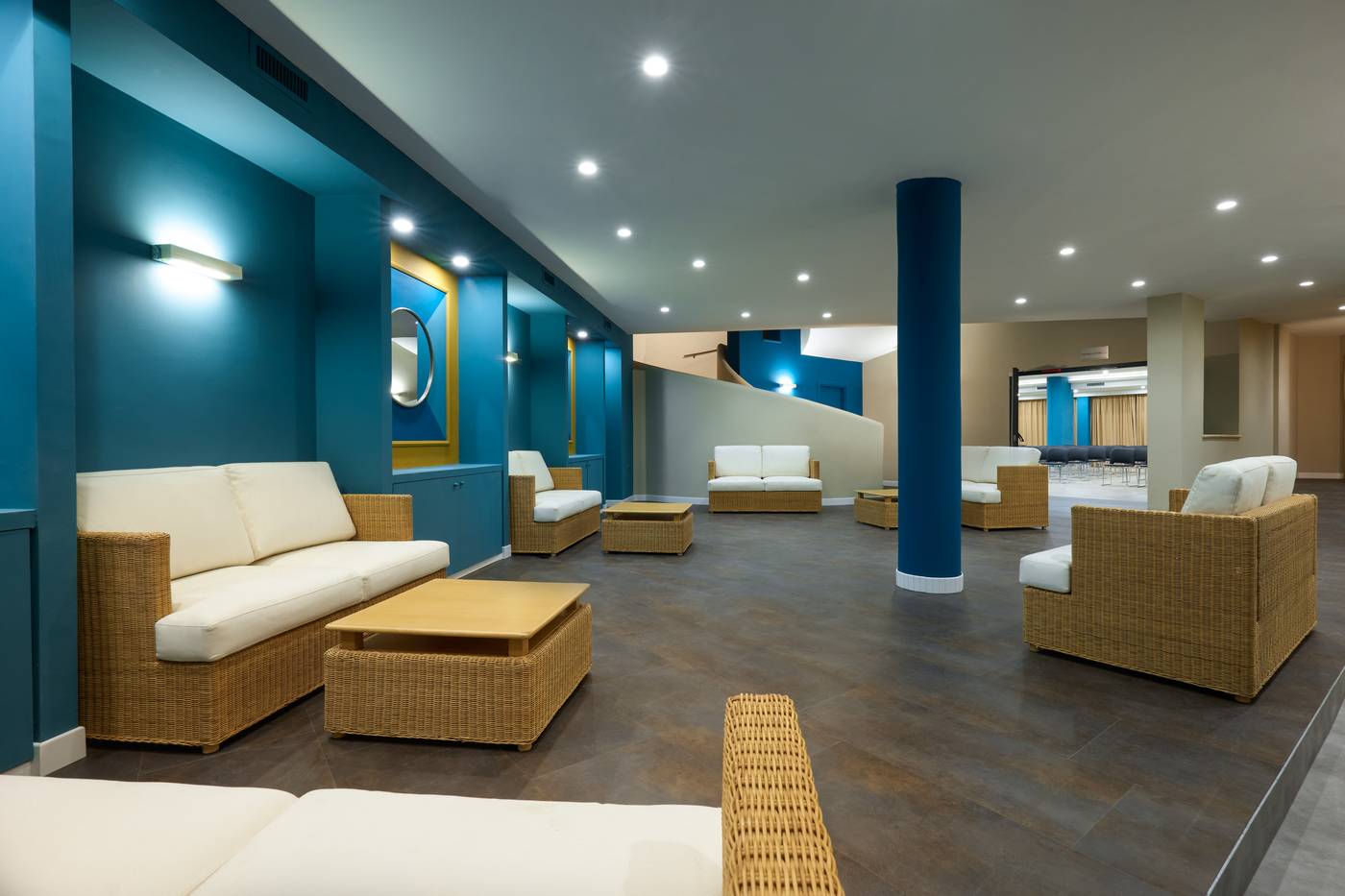 Roma-Tor-Vergata-Hotel-Lobby-12