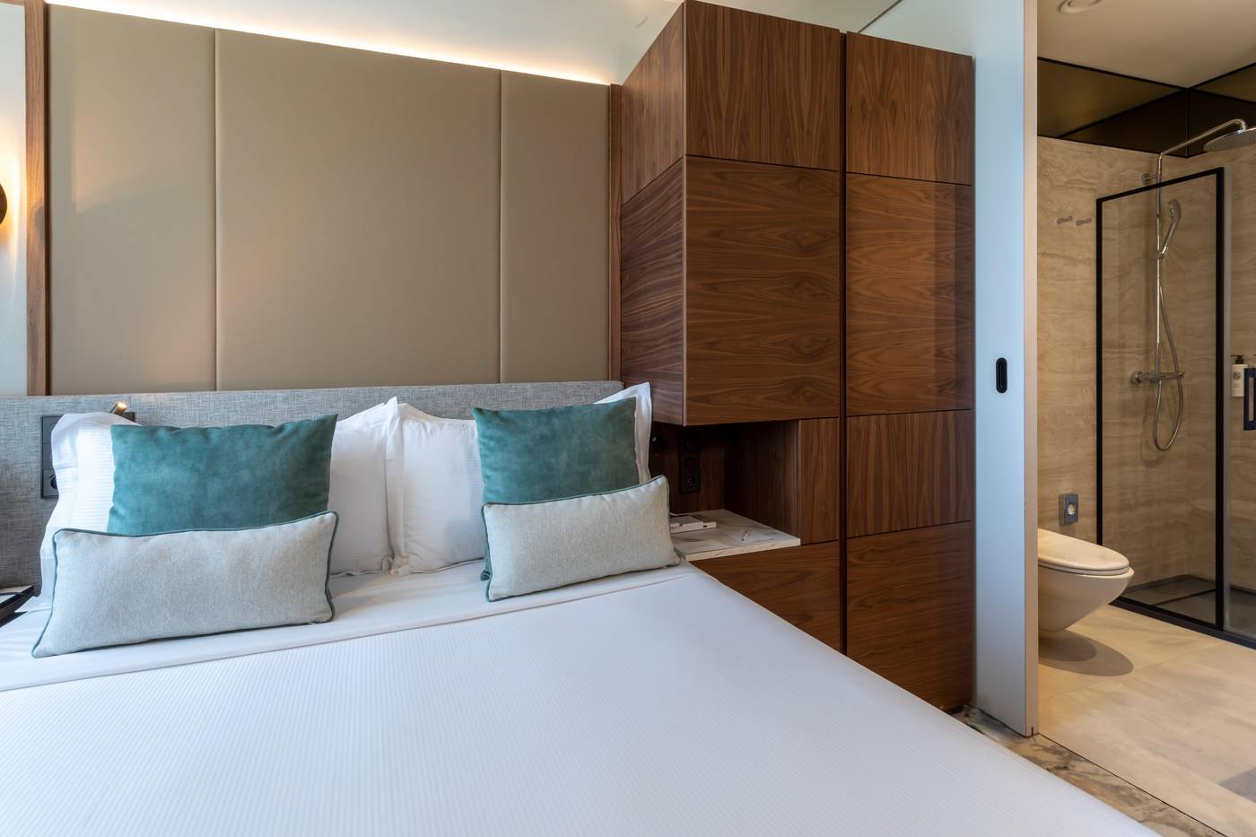 InterContinental-Paris---Champs-Elysees-Etoile--an-IHG-Hotel-Room-44