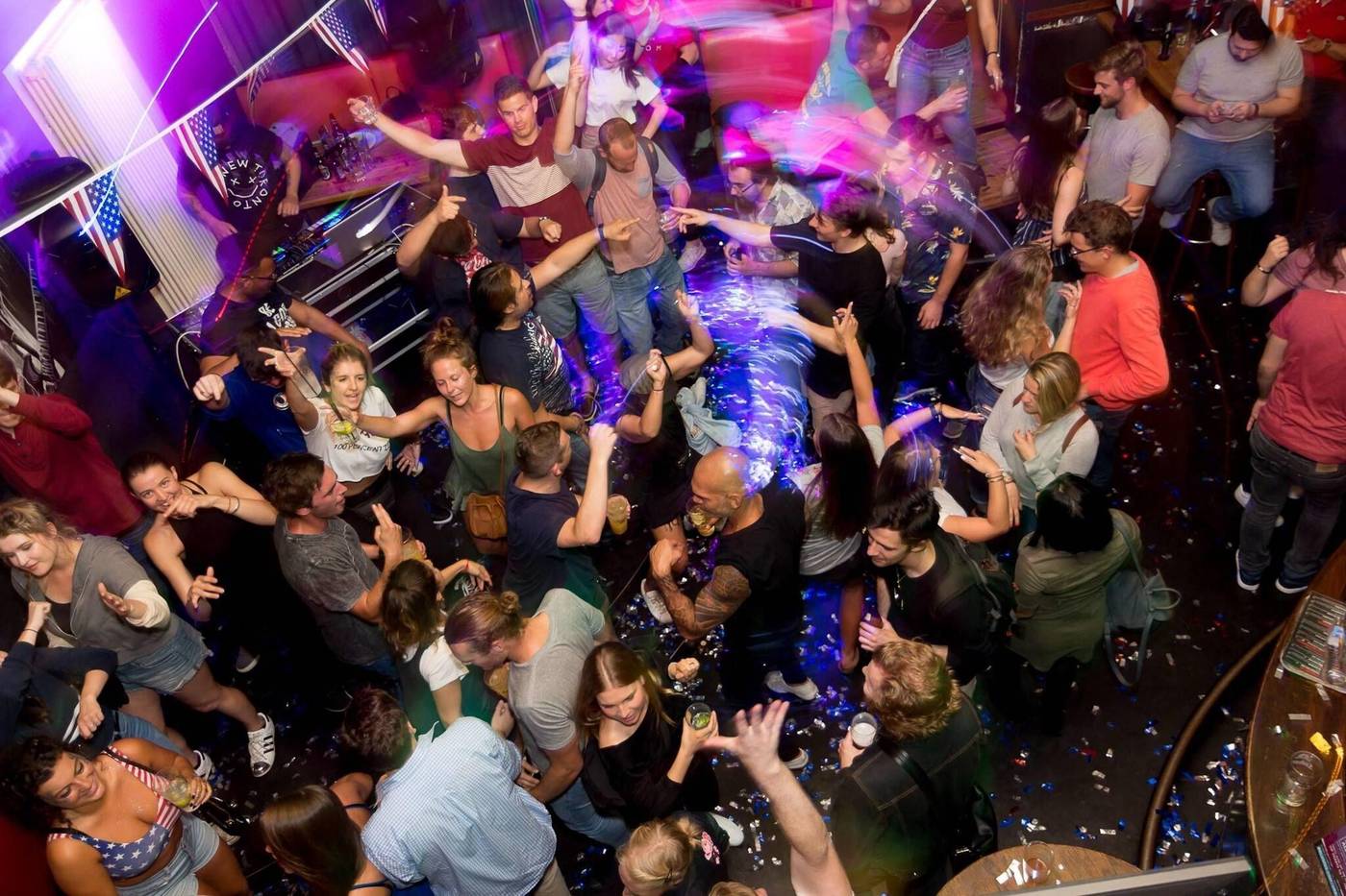 St-Christopher-S-Hostel-Berlin-Bar-16