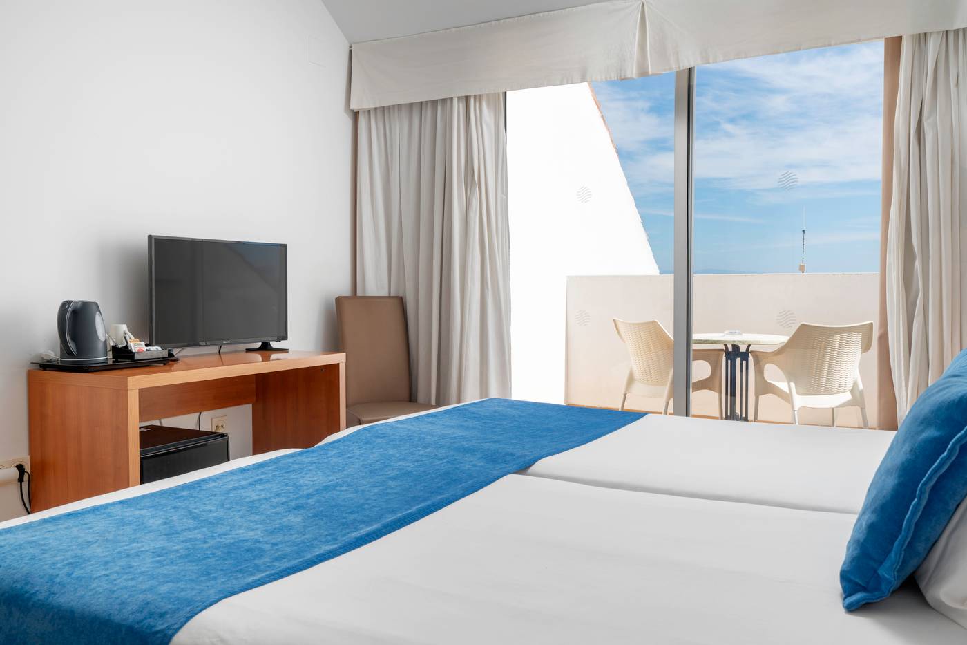 AluaSun-Lago-Rojo-Room-24