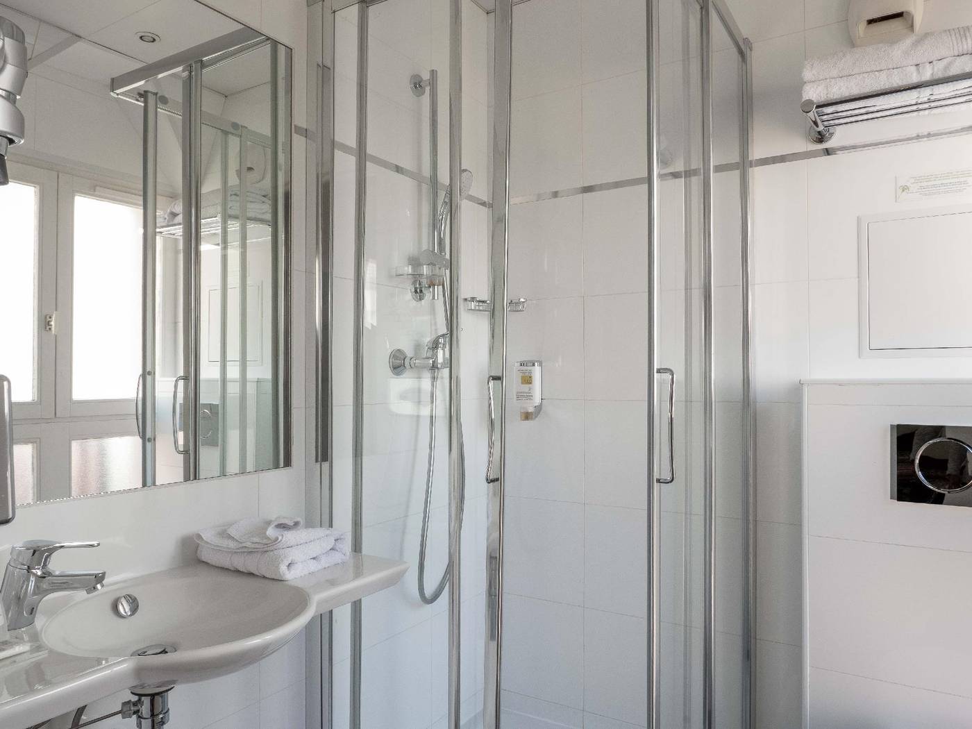 Hotel-Beaugrenelle-Tour-Eiffel-Room-27